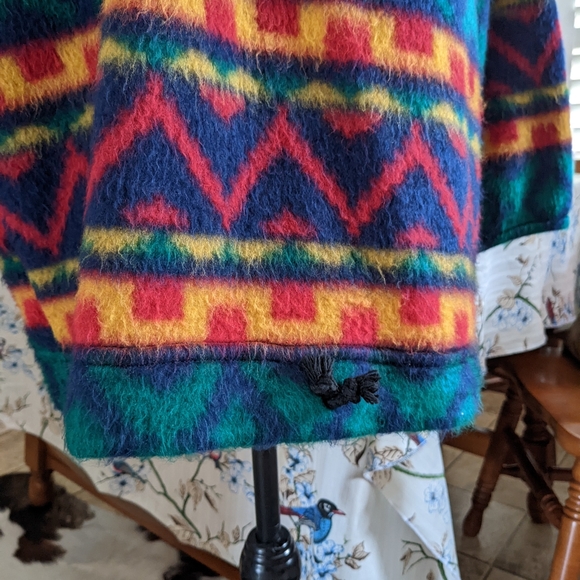 VTG Pullover with Hood - Picture 3 of 11